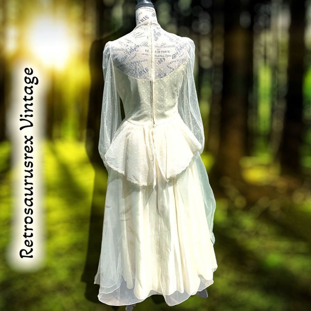 VINTAGE 1950’s Pinup Peplum Pearl Satin & Lace Wedding Gown, Medium - Picture 6 of 12
